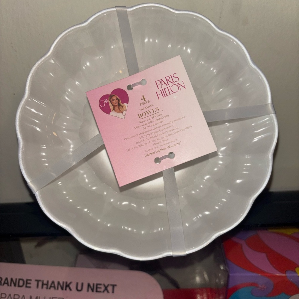 Paris Hilton White Scalloped Plastic Bowl - Set of 4